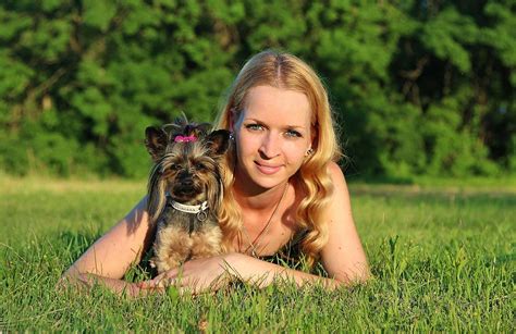 2.517 Kostenlose Videos zum Thema Frau Mit Hund